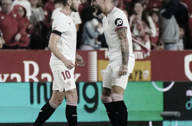 Rakitic y Gudelj celebran el gol de la igualada / Foto: Sevilla FC