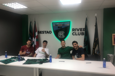 Kaxe, Guruzeta, Leandro Martínez y Jon Cabo en las oficinas del club | Fuente: Pablo Rey Alonso