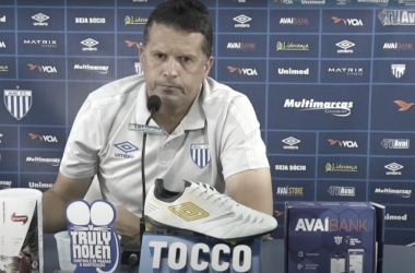 Técnico
do Avaí, Claudinei Oliveira analisa empate contra Athletico: "Grande jogo"