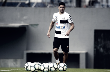 Santos se prepara para duelar contra Cruzeiro, e volante Renato volta ao time titular