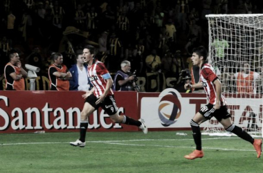 No jogo de ida, Estudiantes vence Peñarol pela Sul-Americana com gol no último minuto