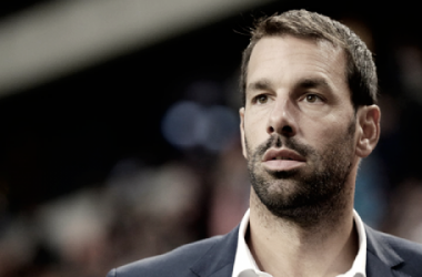 Van Nistelrooy, nuevo asistente del PSV