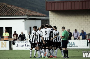 Fotos e imágenes del CD Lealtad - Pontevedra CF; 4ª jornada del Grupo I de Segunda División B