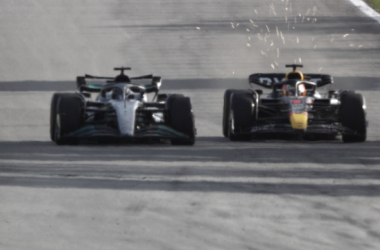 Russell adelantando a Verstappen al final de la recta opuesta | Foto: Fórmula 1