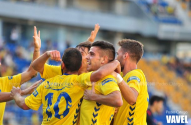 Dos penaltis dan la victoria al Granada ante un buen Cádiz