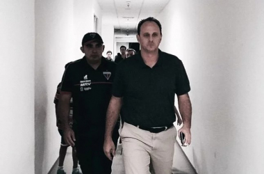 Rogério Ceni reclama de postura da
arbitragem e critica expulsão de Osvaldo em derrota para Grêmio