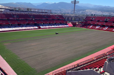 El Granada CF mima el césped de Los Cármenes