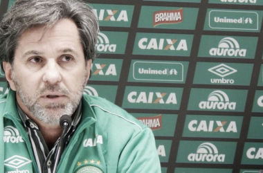 Caio Júnior se desculpa com torcida da Chapecoense por expulsão contra Palmeiras