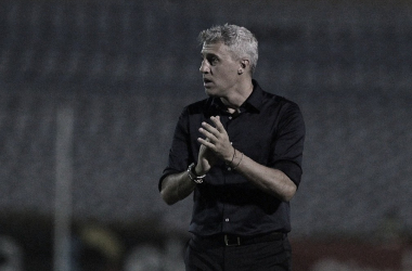 Crespo tranquiliza torcida do São Paulo e alivia para arbitragem após derrota para 4 de Julho