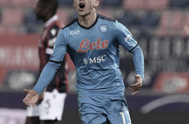 El 'Choco' Lozano celebra un gol ante el Bolonia. Fuente: SCC Napoli