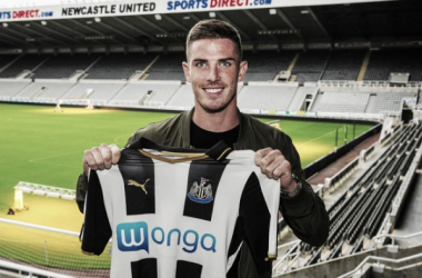 Ciaran Clark completes Newcastle United move