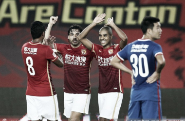 Guangzhou Evergrande goleia com gols brasileiros e amplia vantagem na liderança chinesa