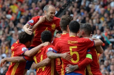 Titularidad y buen partido de Juanfran en la sufrida victoria de España