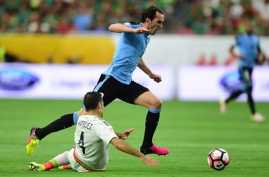 Godín marca en la derrota de Uruguay ante México