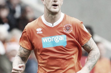 Bury sign former Blackpool defender