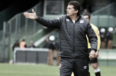 Técnico do Atlético-PR lamenta falta de pontaria da equipe no clássico contra o Coritiba