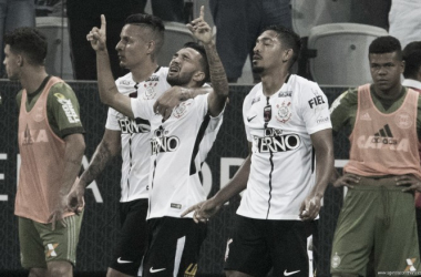 Corinthians vence Coritiba em Itaquera e dispara na liderança do Brasileirão
