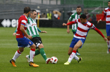 El Recreativo Granada empata bajo la lluvia