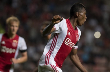 Mateo Casierra, garantía de gol en la pretemporada del Ajax