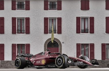 El monoplaza Ferrari F1-75 durante un evento de exhibición. / Fuente: Twitter @ScuderiaFerrari