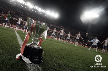 Trofeo de la Liga Santander en el Nuevo Los Cármenes (Foto: La Liga)