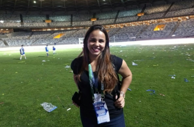 Do campo à narração: a história de Isabelly Morais, a primeira mulher a narrar futebol em Minas Gerais