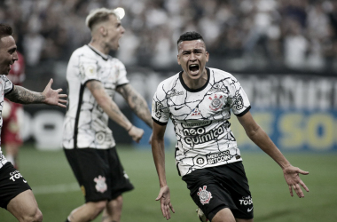 Com gol no fim, Corinthians vence Fortaleza e se firma no G-6 do Brasileirão