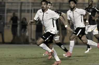 Mesmo com críticas da torcida, atletas do Corinthians apoiam atacante Kazim