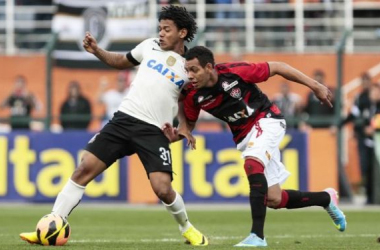 De olho na Libertadores, Vitória recebe o pressionado Corinthians