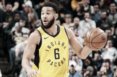 Cory Joseph y Wesley Johnson ejercen su opción de jugador