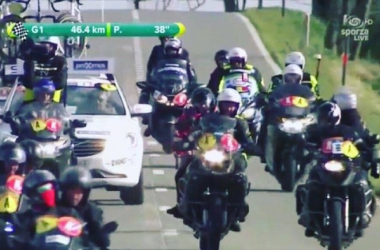 Cyclisme : les motos suiveuses dans le collimateur