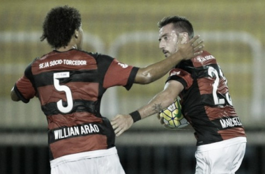 Mancuello marca, Flamengo vence Atlético-PR e dorme na liderança do Brasileirão