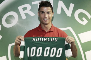 Cristiano Ronaldo recibe el carnet de socio 100.000 del Sporting de Lisboa