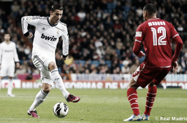 Cristiano Ronaldo flota sobre una balsa de aceite