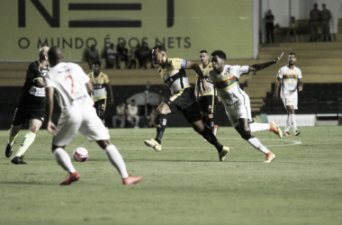Criciúma sofre gol no final, empata com Brusque e continua próximo da zona de rebaixamento