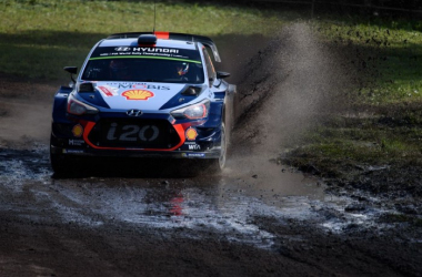 Neuville termina líder del Sábado mientras Sordo es quinto