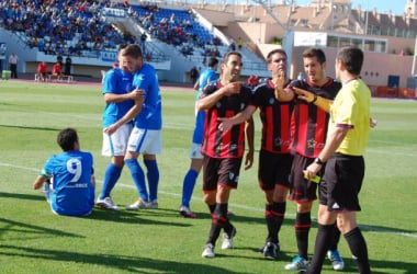 San Fernando CD 0 - 2 Lucena CF: primera victoria de los celestes