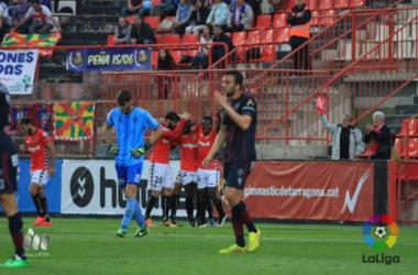 Al Nàstic le sirve una buena primera mitad para superar al Huesca