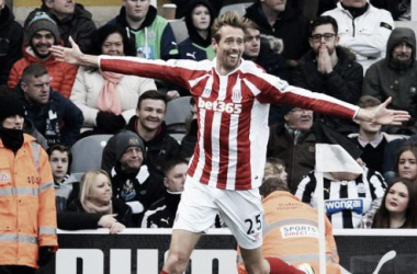 Newcastle United 1-1 Stoke City: Crouch snatches point late on for Potters