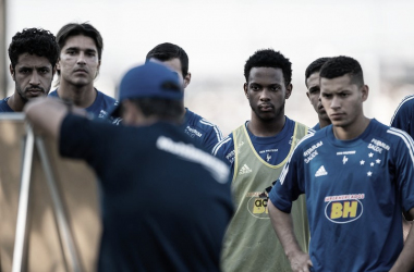 Sem vencer há seis jogos, Cruzeiro recebe Vitória na estreia de Ney Franco