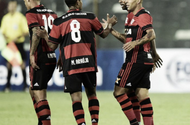 Flamengo bate Palestino com gol de Emerson Sheik e encaminha vaga na Sul-Americana