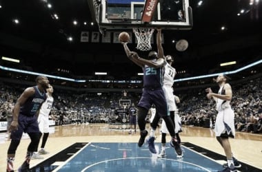 Charlotte se impone en ausencia de Wiggins y Ricky