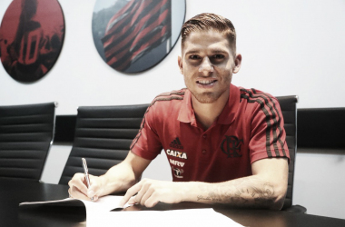 &quot;Se queda&quot;: Flamengo anuncia renovação contratual de Cuéllar até 2022