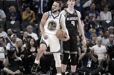 Stephen Curry eclipsa Sacramento con un partido de locura