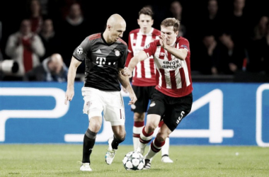 Com dois gols de Lewandowski, Bayern passa pelo PSV e garante classificação