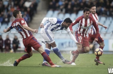 La Real puede con el Atlético y la lluvia