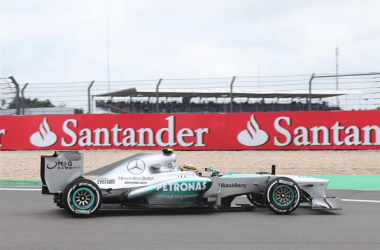 Hamilton lidera en la calma de Nürburgring