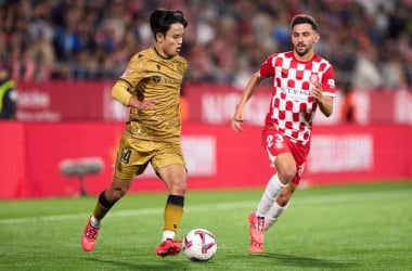 Kubo conduce el balón ante Iván Martín durante el encuentro de la pasada temporada | Foto: Flashcore