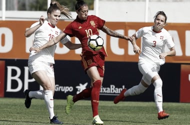 Abril arranca 'futbolero' para las chicas de 'La Roja'