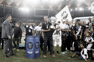 Campello celebra título da Taça Guanabara e fala em mudança de 2018 para 2019